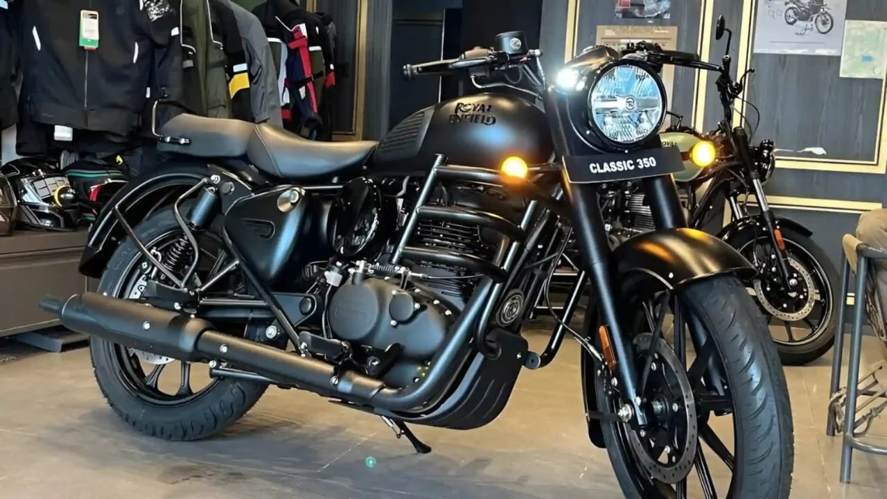 Royal Enfield Classic 350 – 349cc Engine, Timeless Retro Design & 45km/l Mileage Starting at ₹1.10 Lakh!